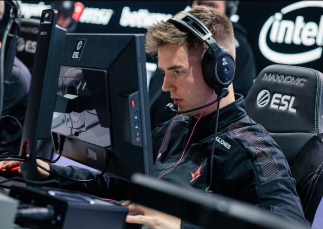 威少合同悬 威少合同悬